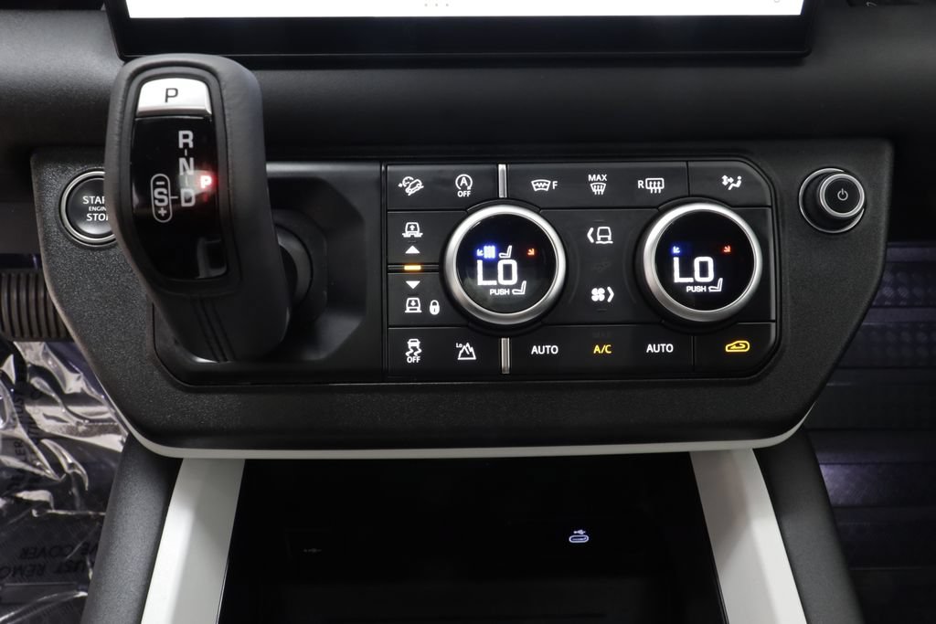 Certified 2025 Land Rover Defender 130 X-Dynamic SE AWD/4WD image 12