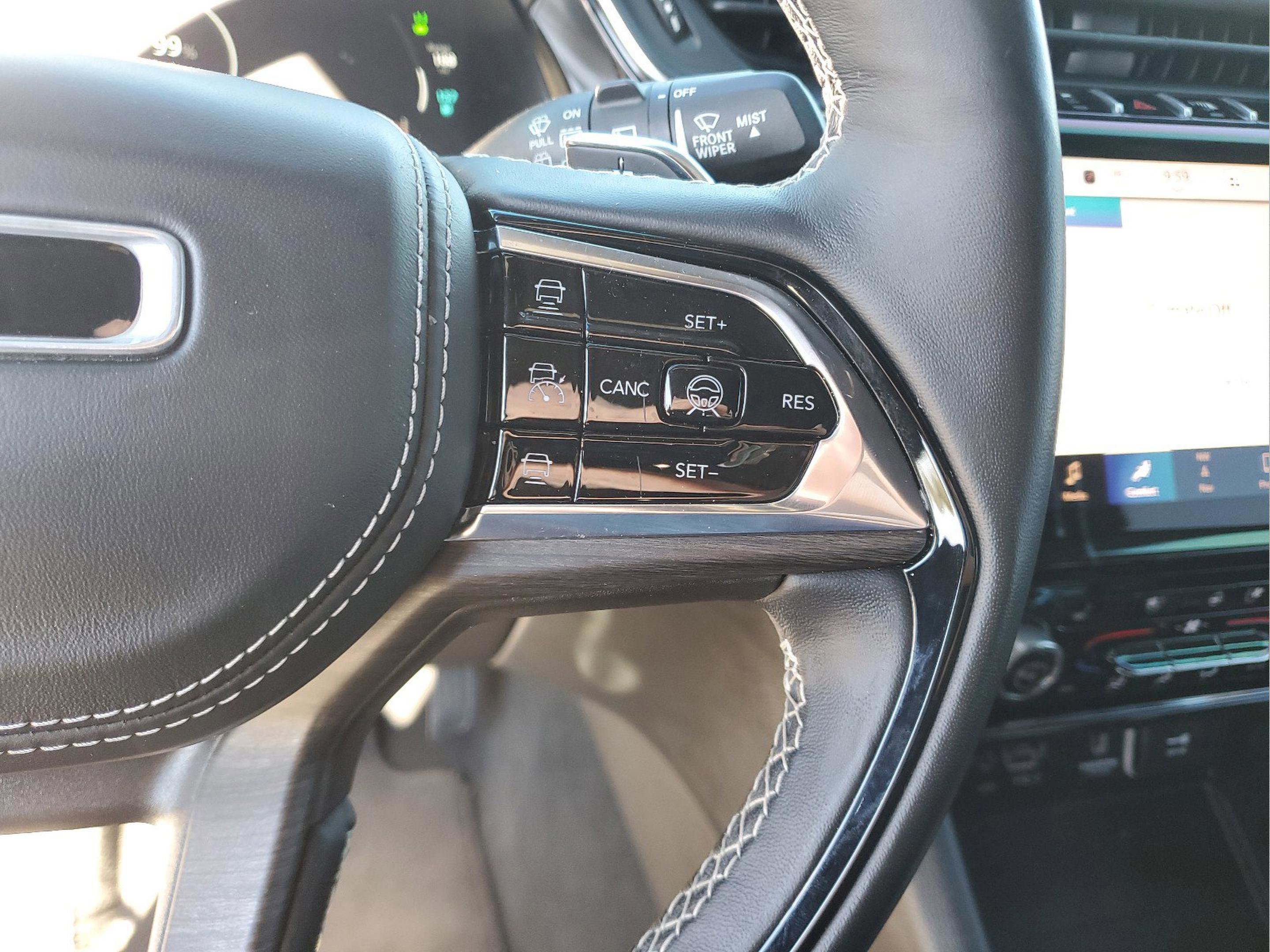 Used 2024 Jeep Grand Cherokee Overland w/ Advanced Protech Group III image 23