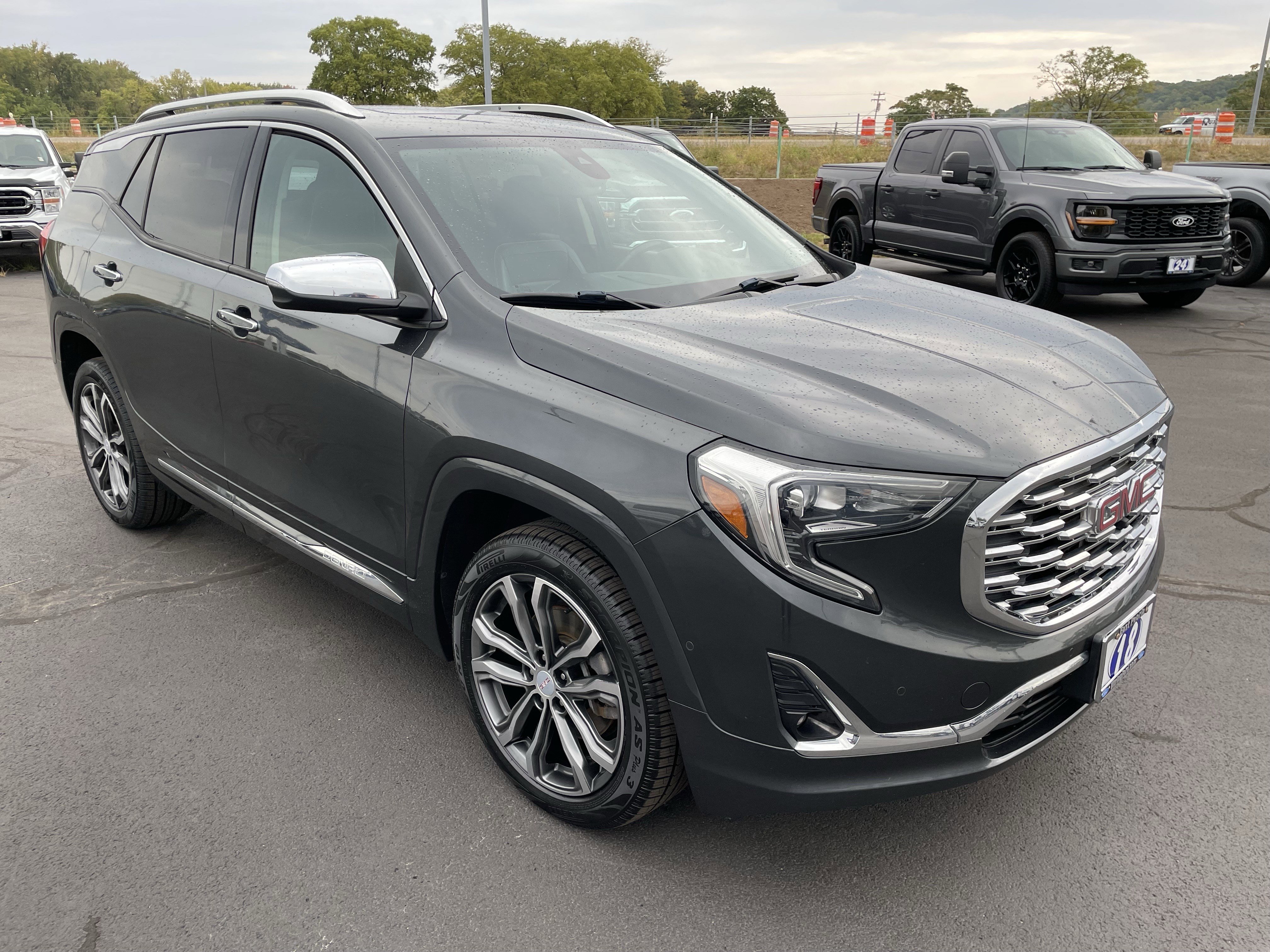 Used 2018 GMC Terrain Denali w/ Advanced Safety Package image 10