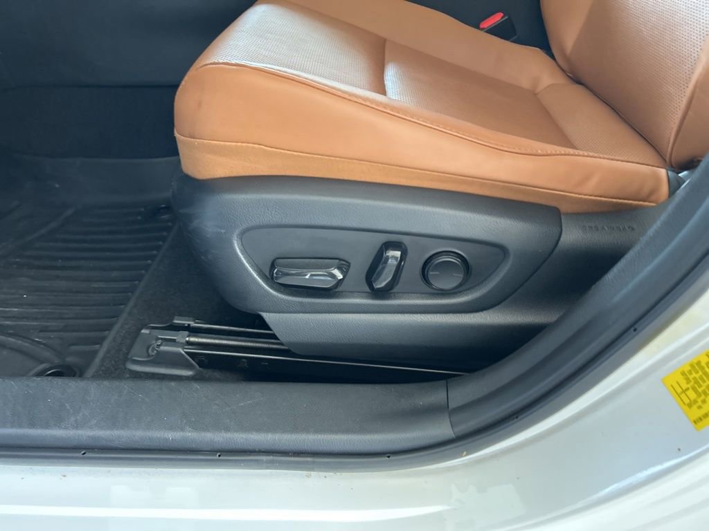 Used 2020 Lexus UX 200 w/ Premium Package image 39