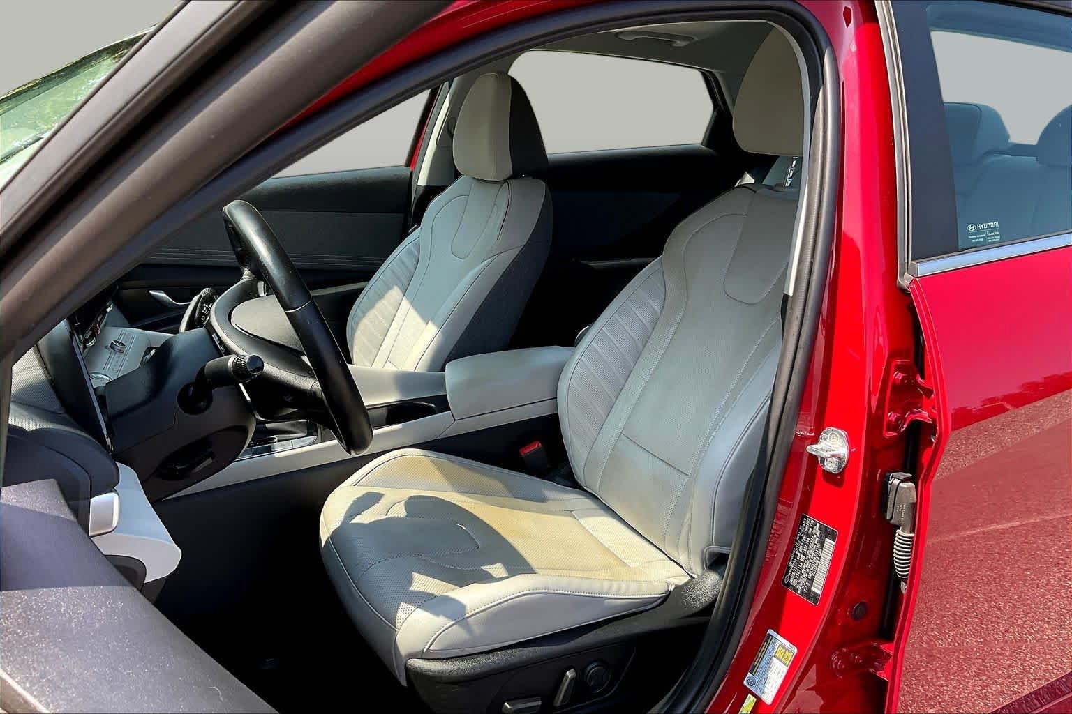 Used 2022 Hyundai Elantra Limited FWD image 8