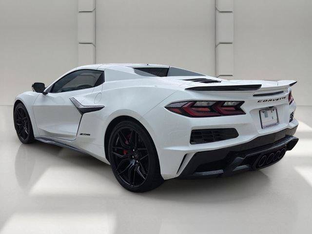 Used 2024 Chevrolet Corvette Z06 RWD image 3