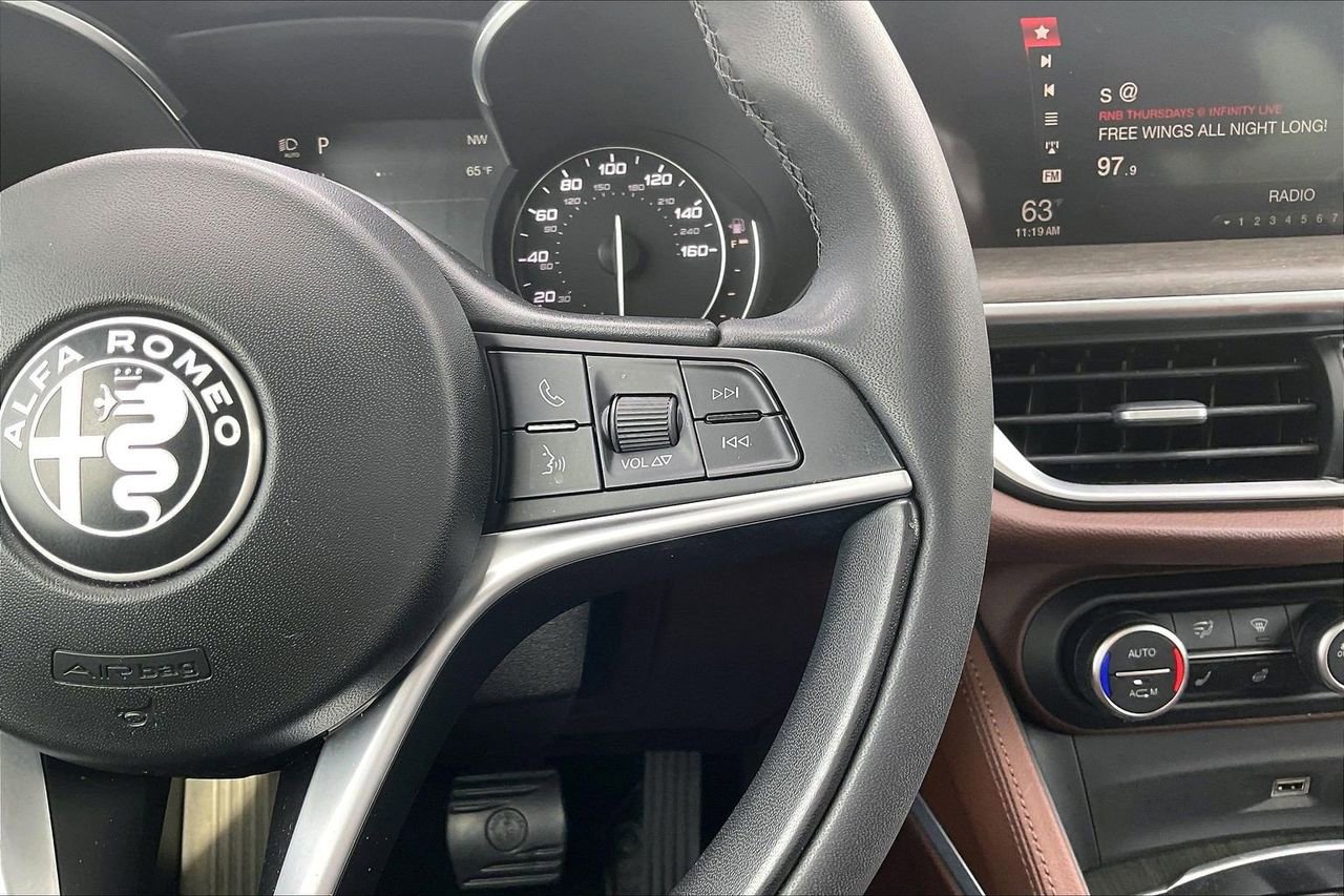 Used 2019 Alfa Romeo Stelvio Ti image 32