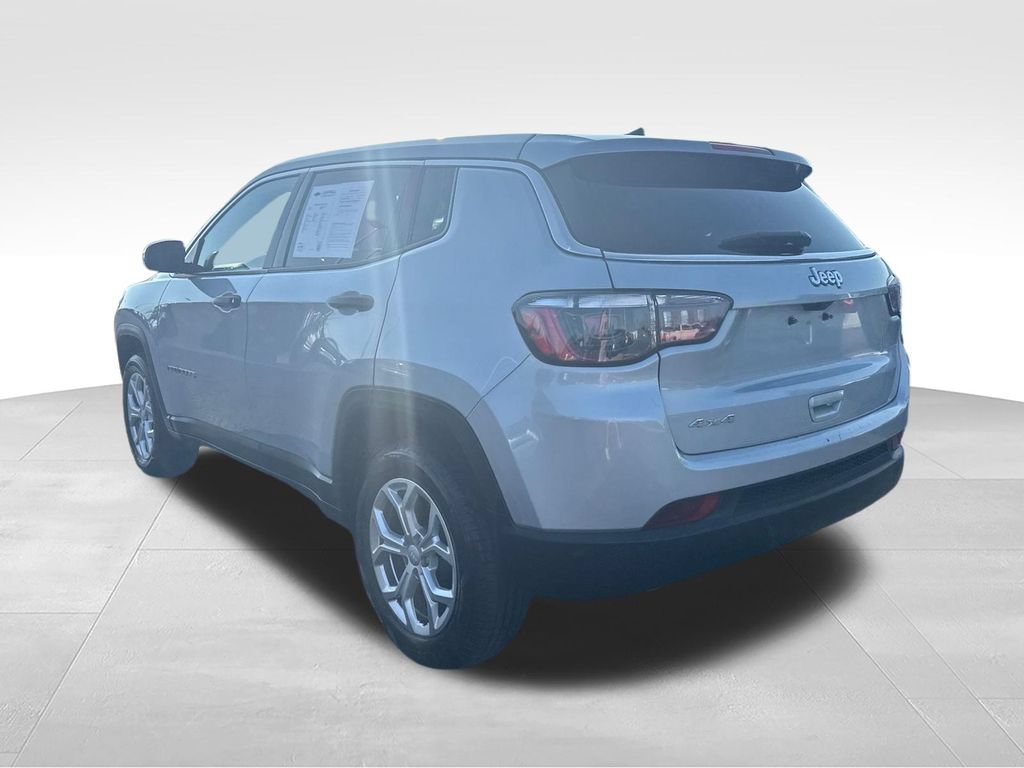 Used 2024 Jeep Compass Sport AWD/4WD image 7