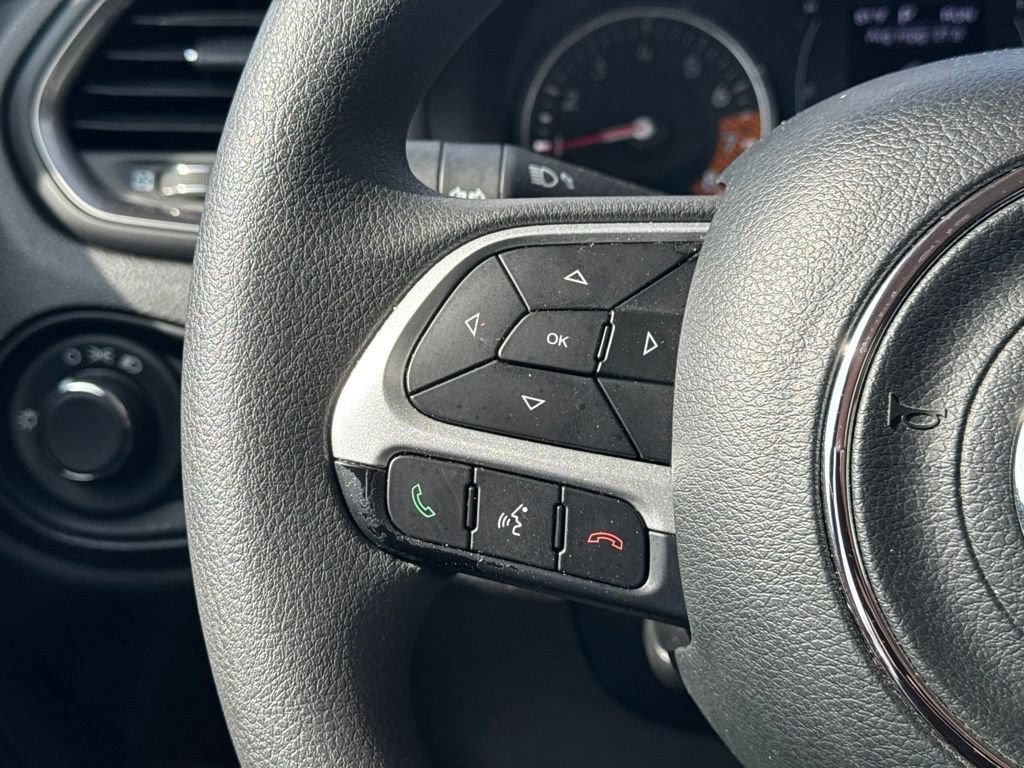 Used 2023 Jeep Renegade Latitude AWD/4WD image 29