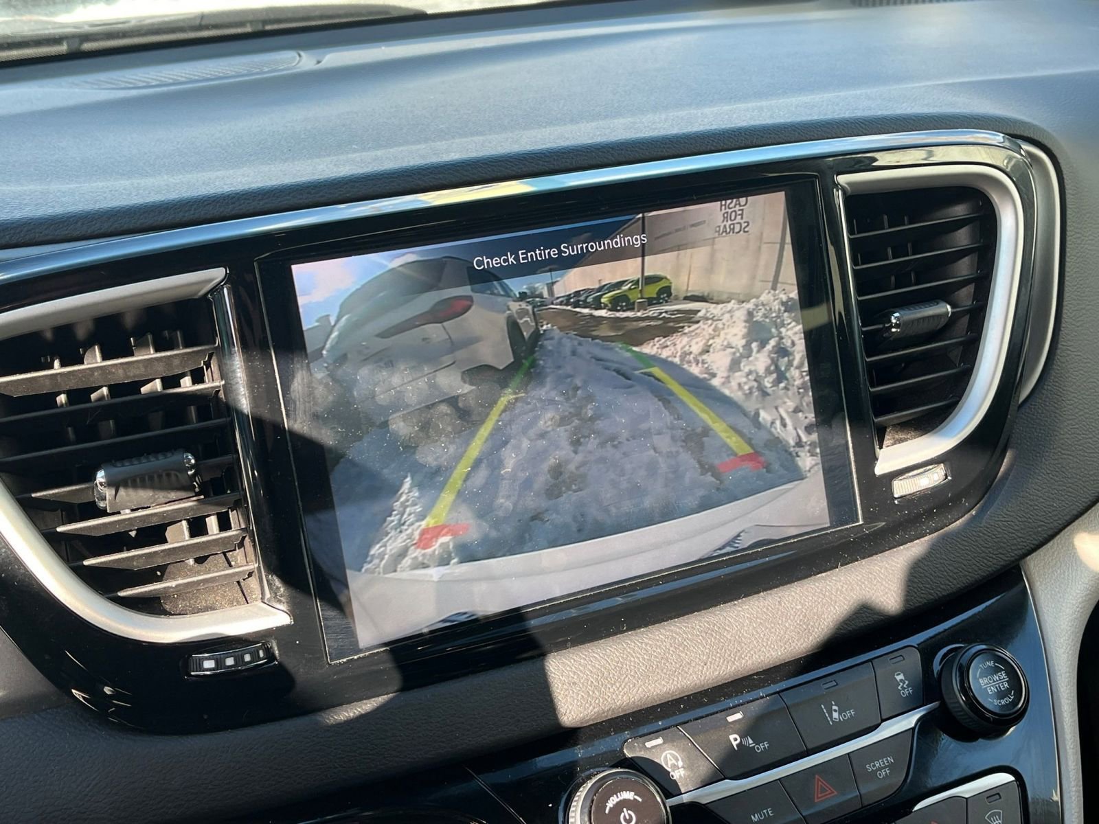 Used 2024 Chrysler Pacifica Touring-L image 18