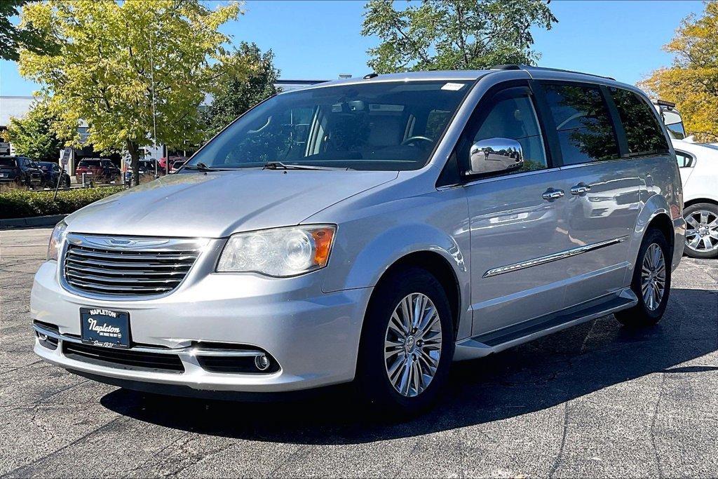 Used 2011 Chrysler Town & Country Limited FWD image 15