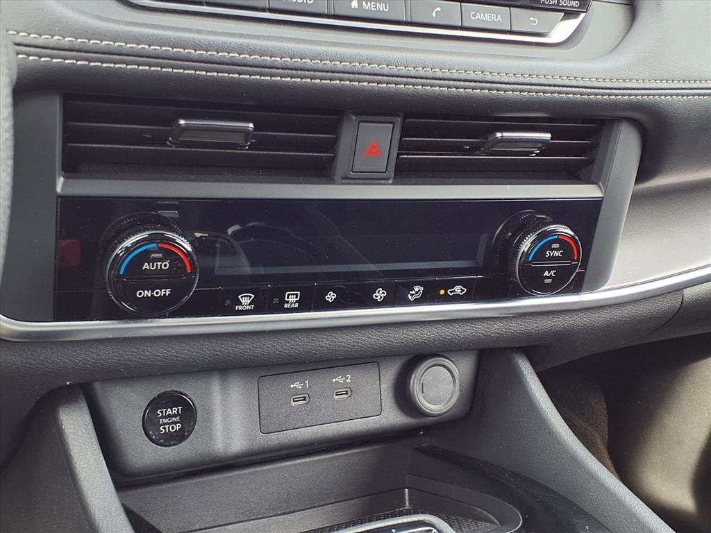 Used 2024 Nissan Rogue SV image 10