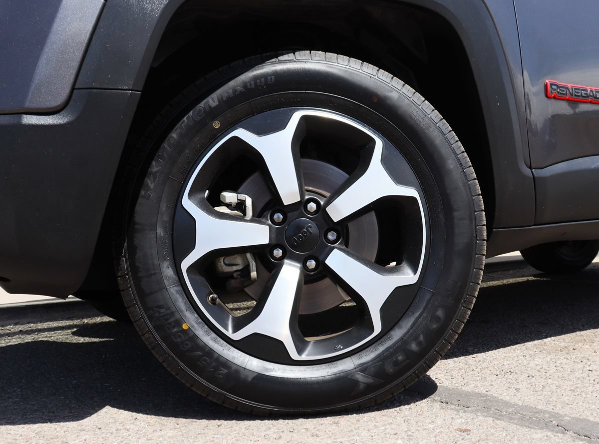 Used 2019 Jeep Renegade Trailhawk AWD/4WD image 5