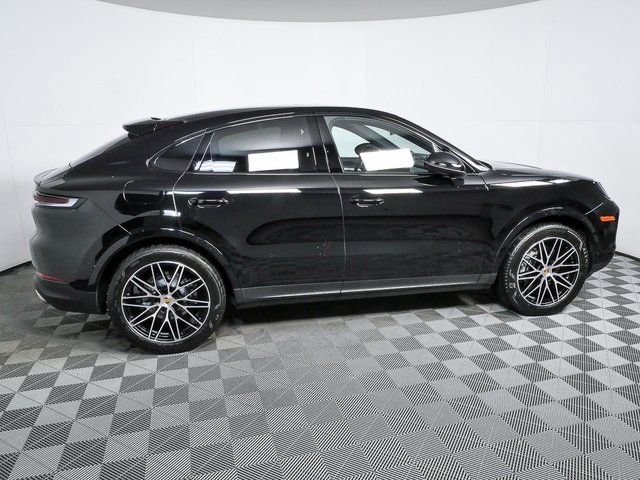 Certified 2024 Porsche Cayenne AWD image 29
