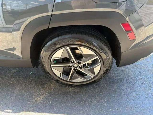 Used 2025 Hyundai Tucson SEL FWD image 16