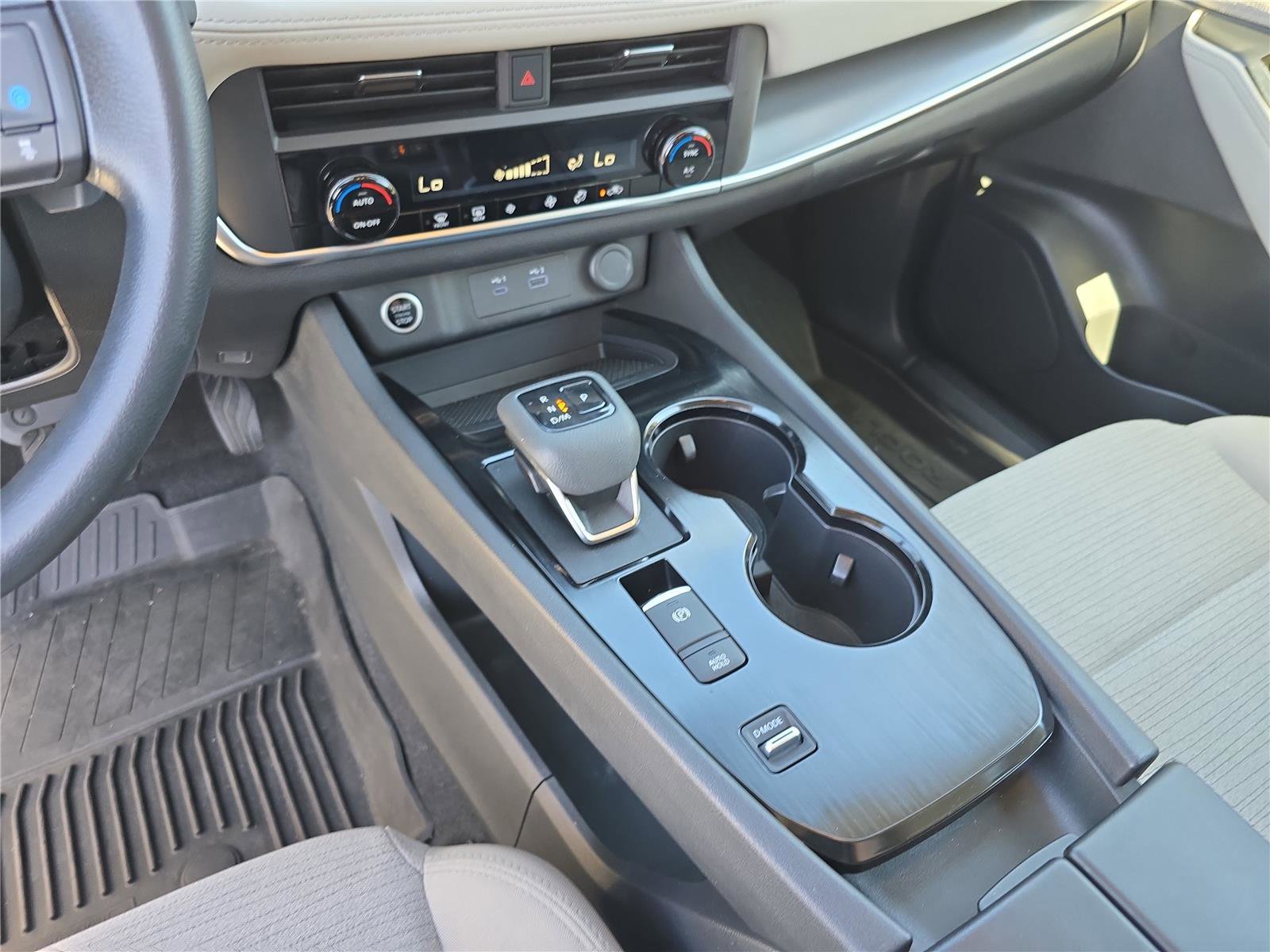 Used 2023 Nissan Rogue SV FWD image 29