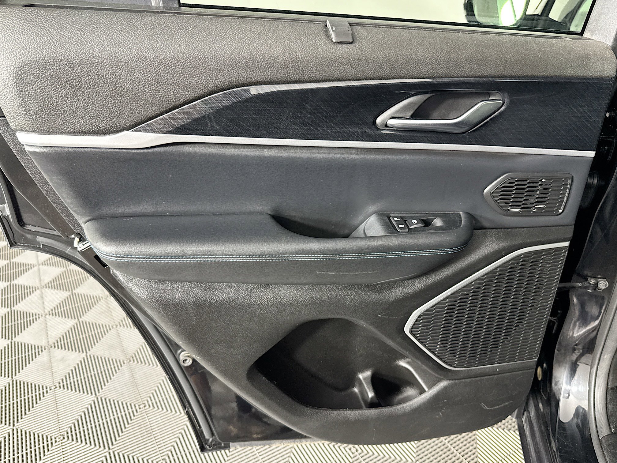 Used 2023 Jeep Grand Cherokee Trailhawk w/ Luxury Tech Group III image 25