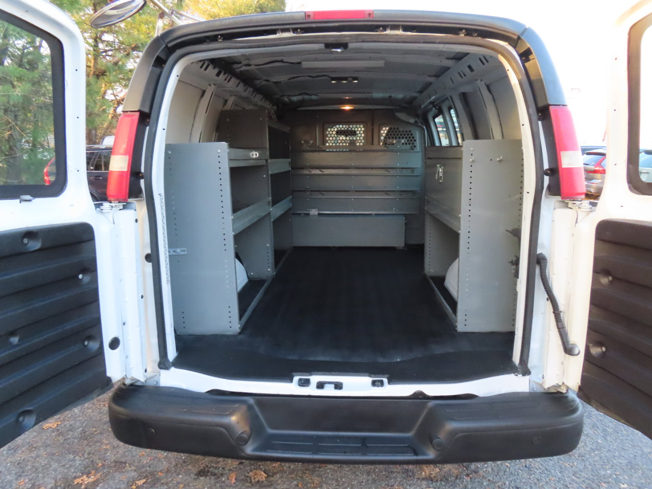 Used 2015 Chevrolet Express 2500 image 16