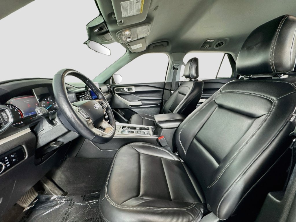 Used 2023 Ford Explorer XLT w/ Equipment Group 202A AWD/4WD image 12