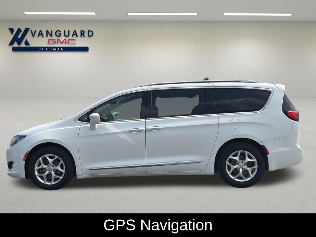 Used 2017 Chrysler Pacifica Touring-L Plus FWD image 3