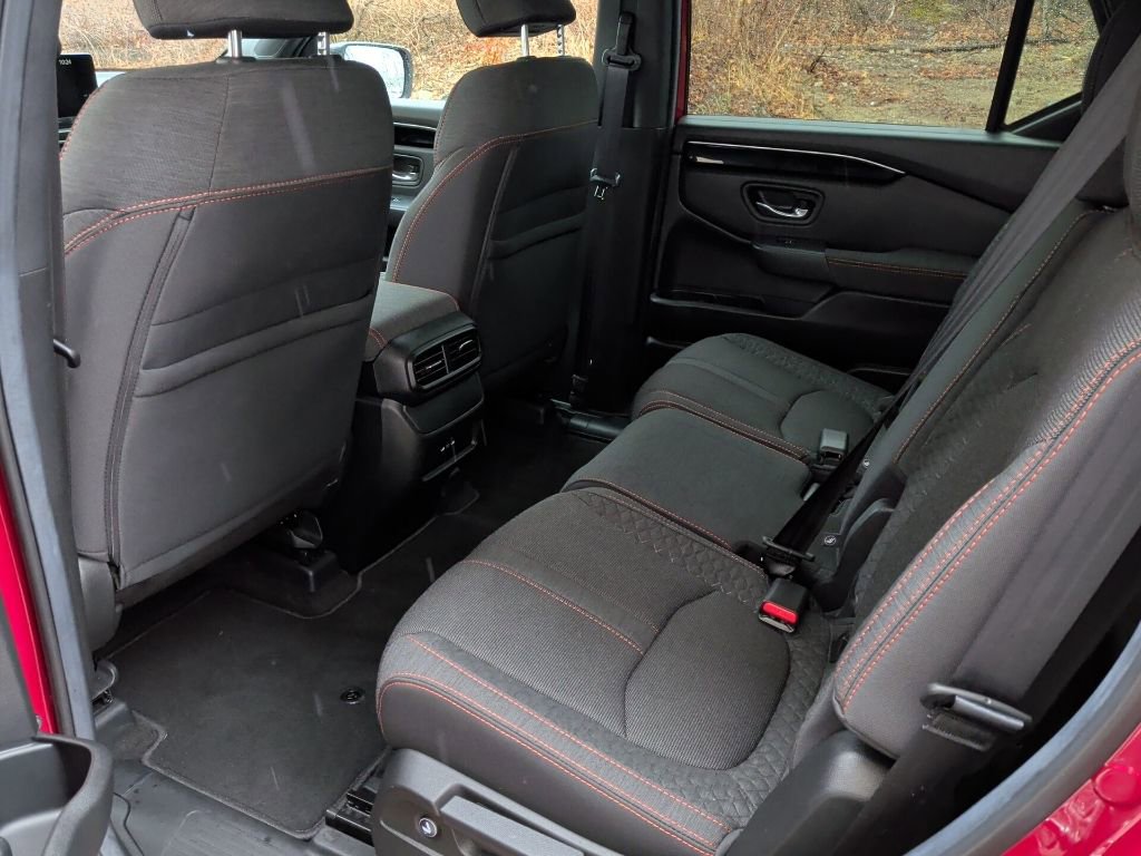 Certified 2025 Honda Pilot Sport image 9