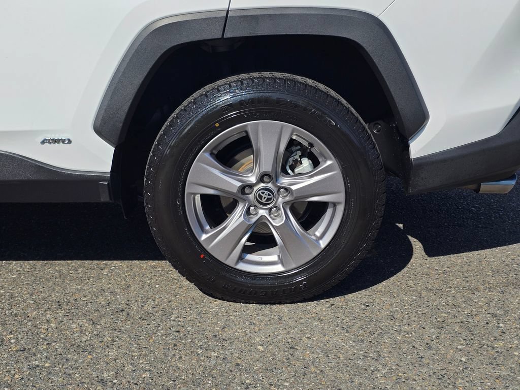 Used 2025 Toyota RAV4 XLE AWD/4WD image 9