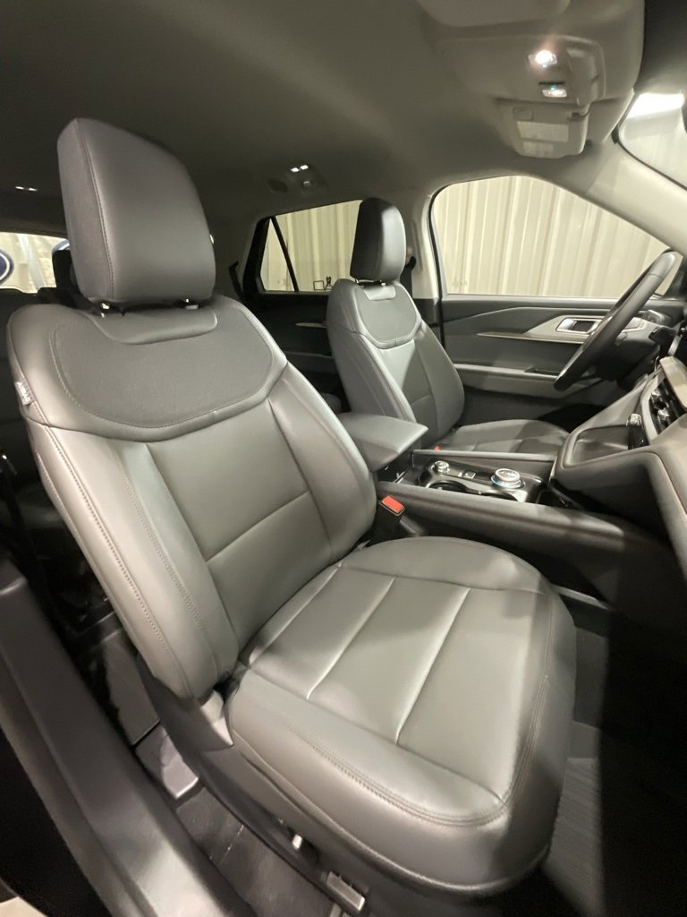 Used 2025 Ford Explorer Active w/ Active Comfort Package image 15