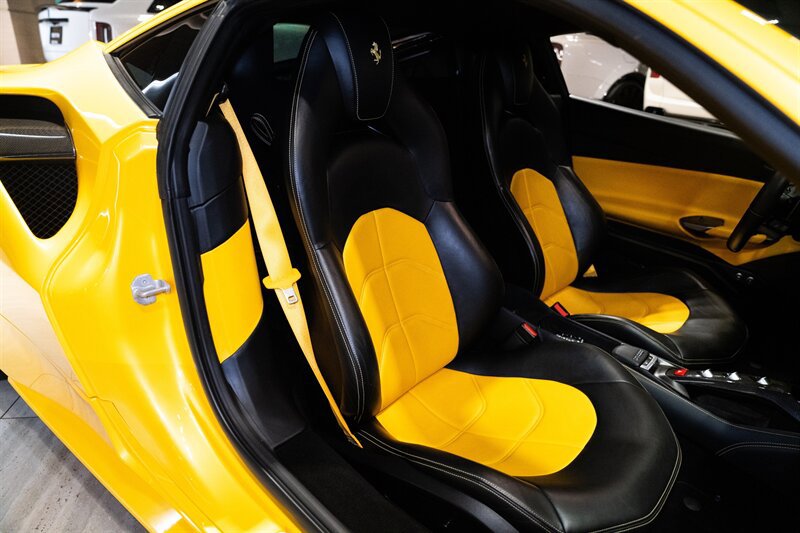 Used 2016 Ferrari 488 GTB RWD image 21