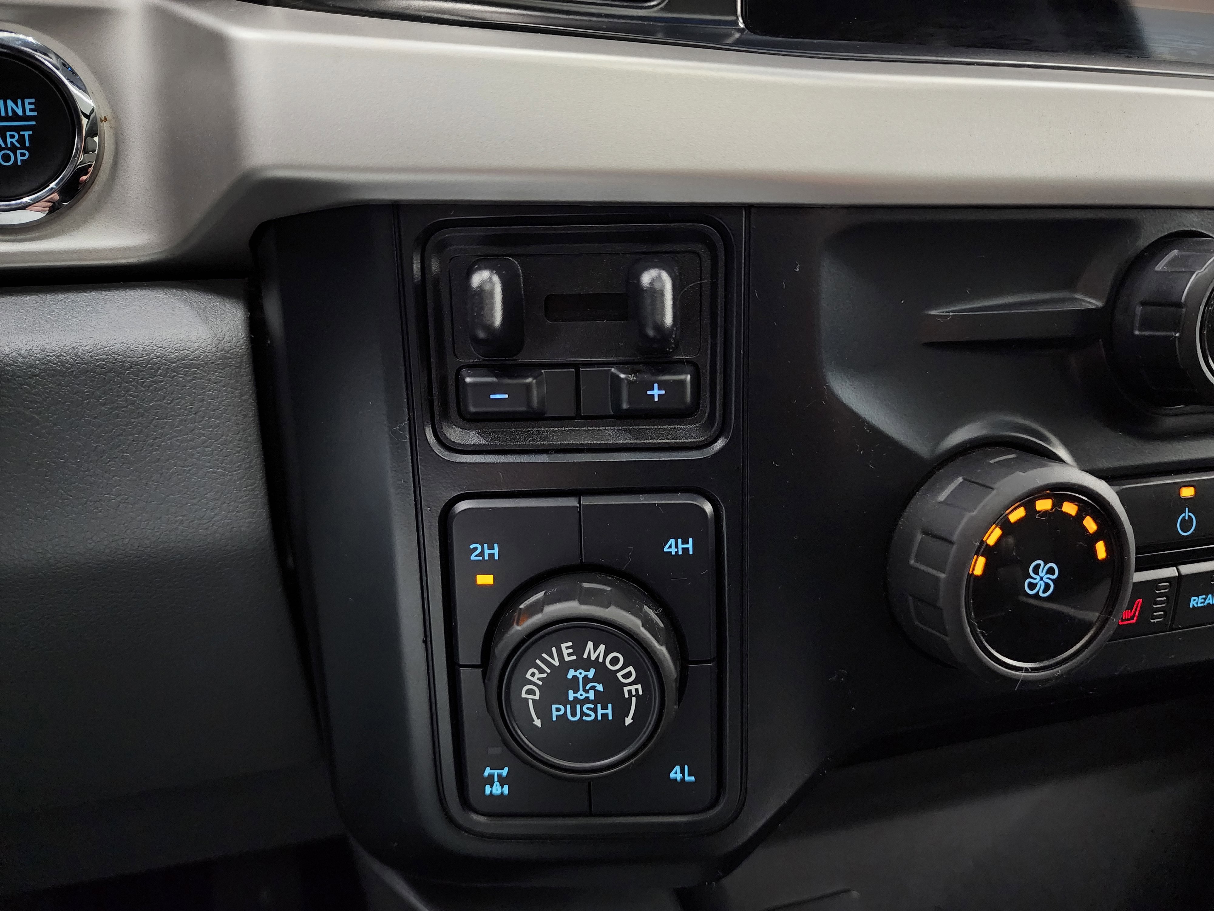 Used 2023 Ford F350 XLT w/ Tremor Off-Road Package image 55