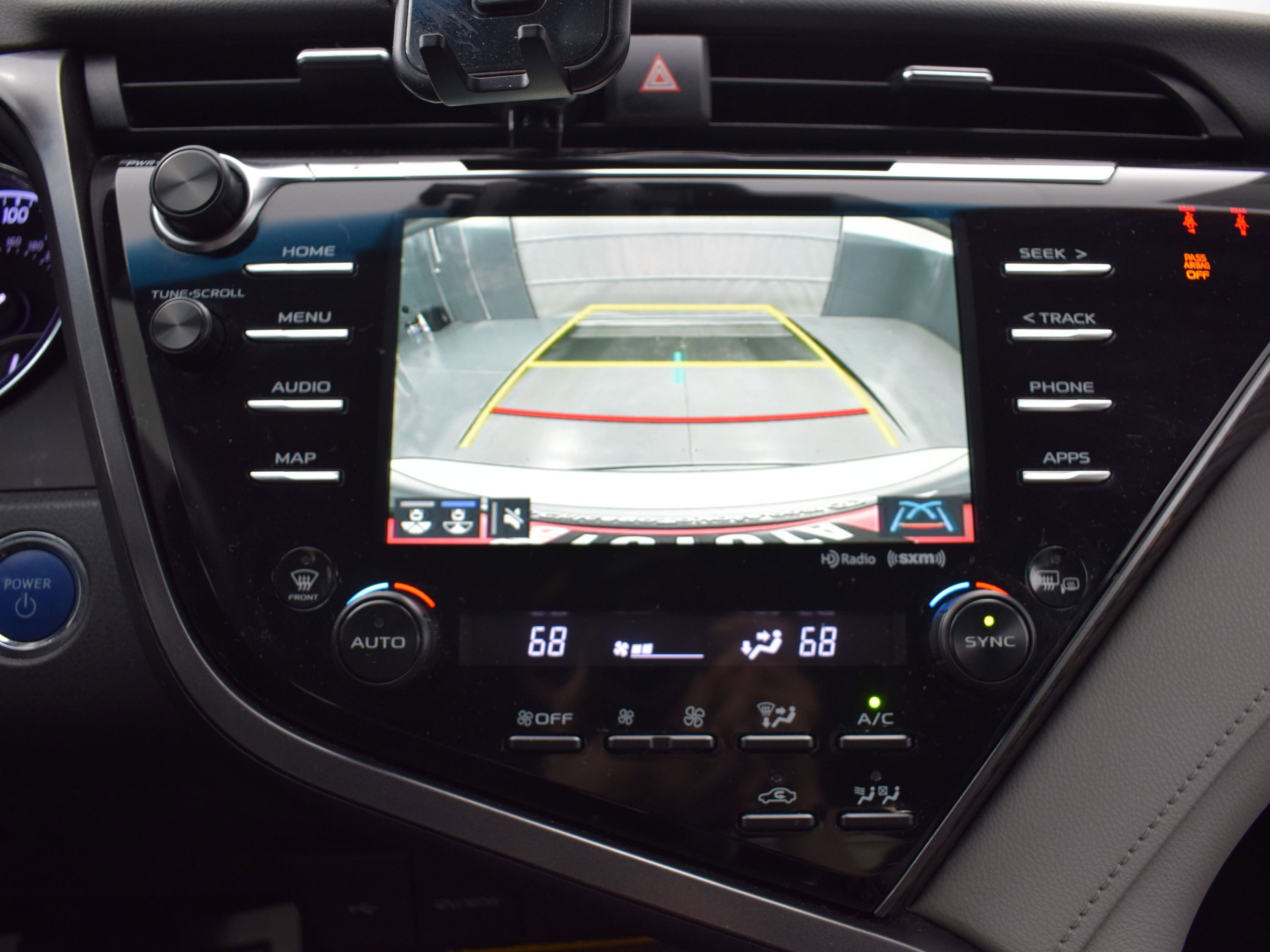 Used 2020 Toyota Camry XLE image 17