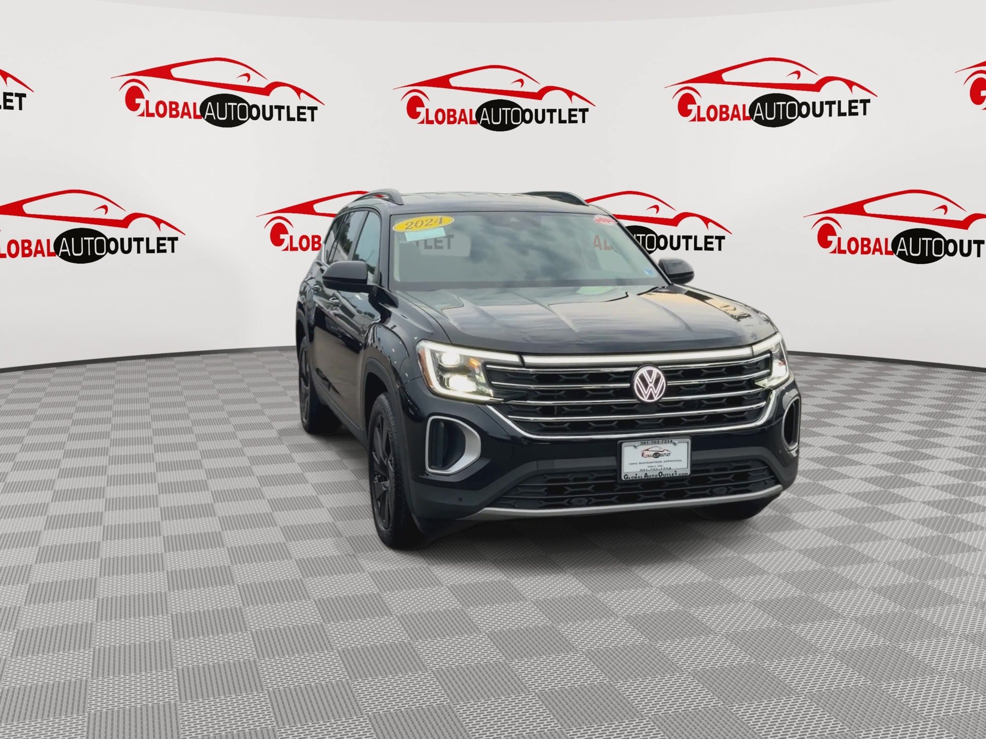 Used 2024 Volkswagen Atlas SE w/ Black Wheel Package AWD/4WD image 3