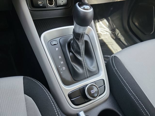 Used 2024 Hyundai Venue SEL FWD image 19