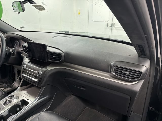 Used 2020 Ford Explorer XLT w/ Equipment Group 202A AWD/4WD image 17