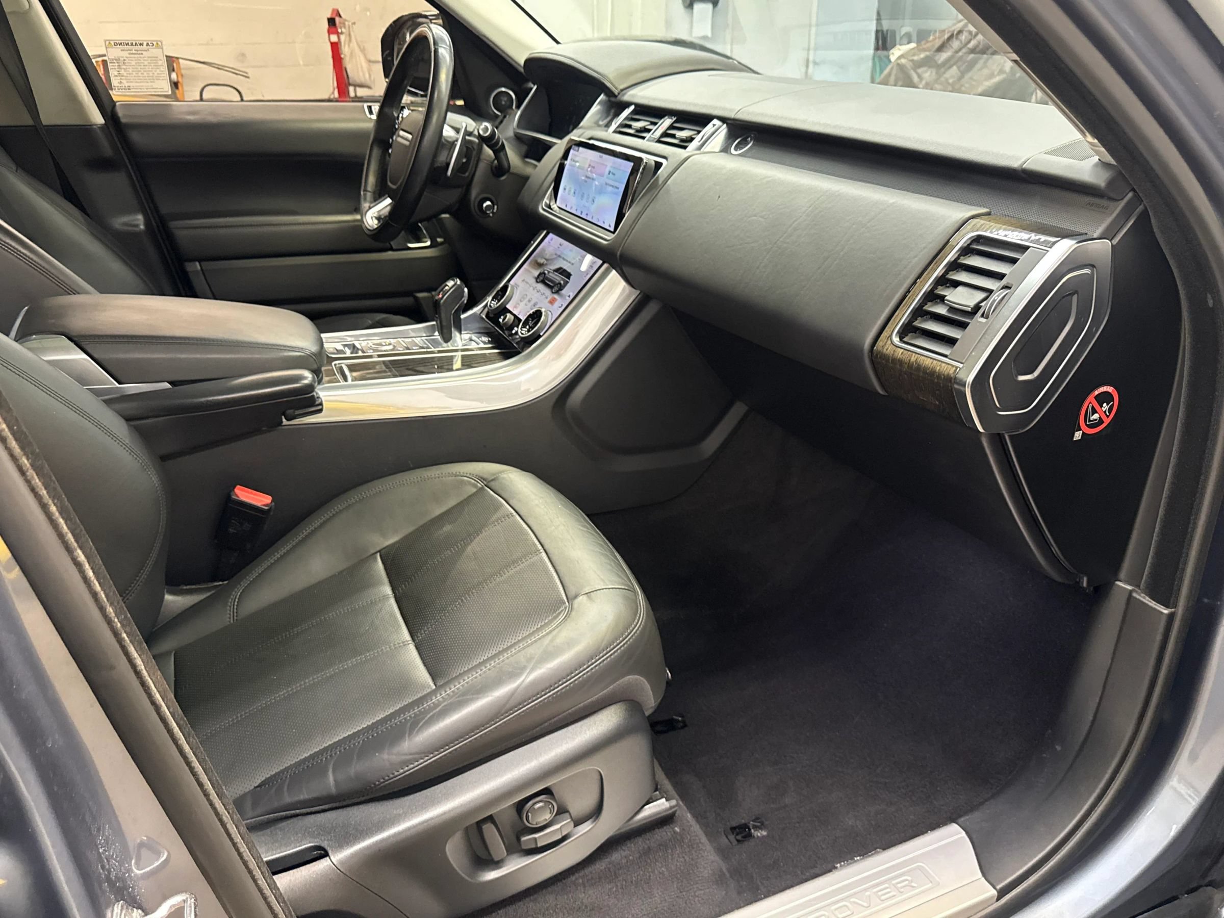 Used 2018 Land Rover Range Rover Sport Supercharged AWD/4WD image 30