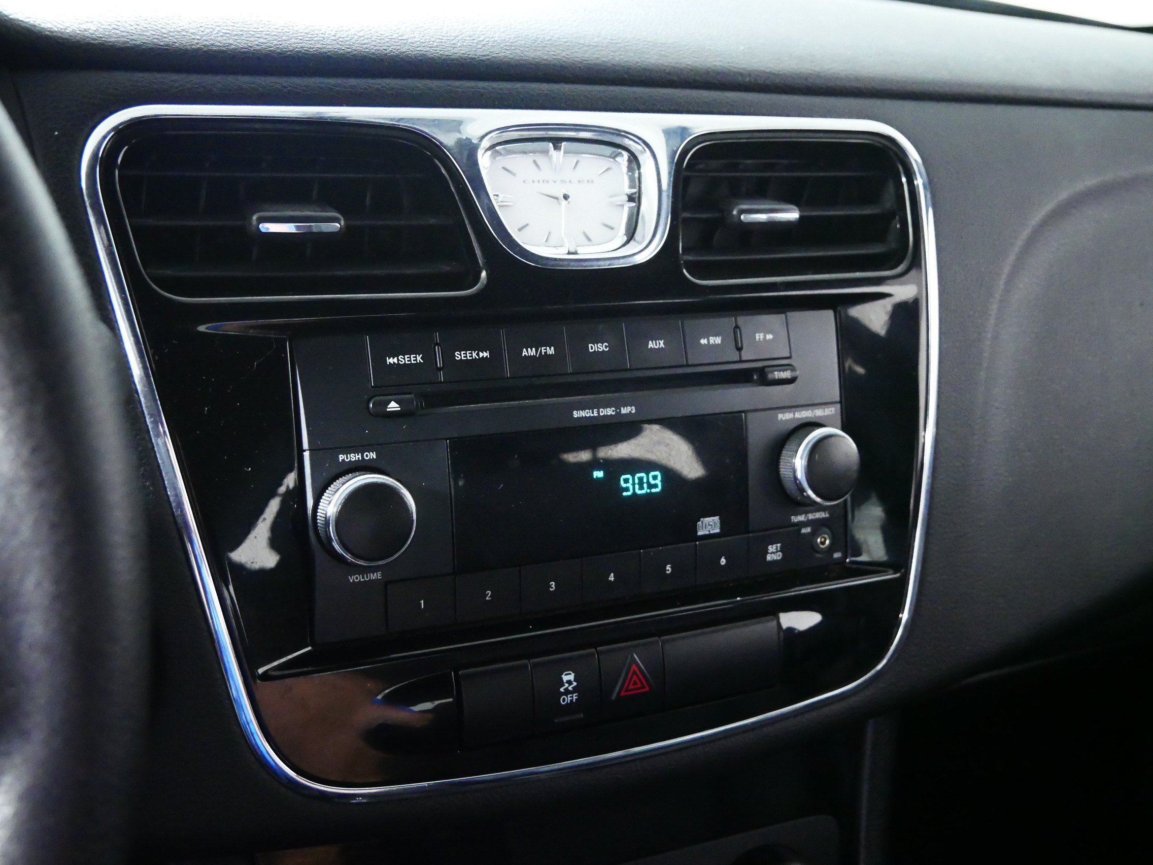 Used 2011 Chrysler 200 LX FWD image 22