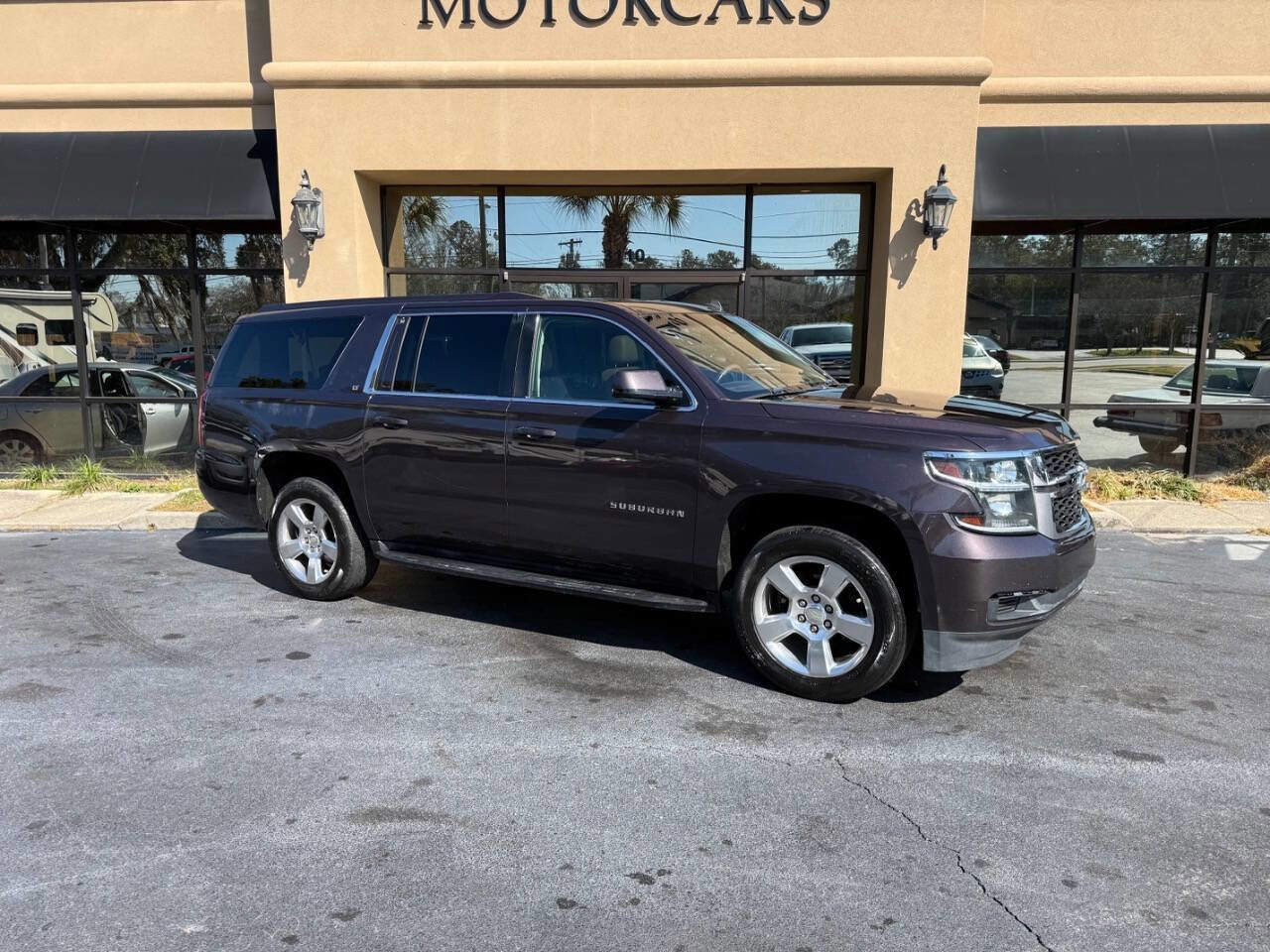 Used 2015 Chevrolet Suburban LT image 2