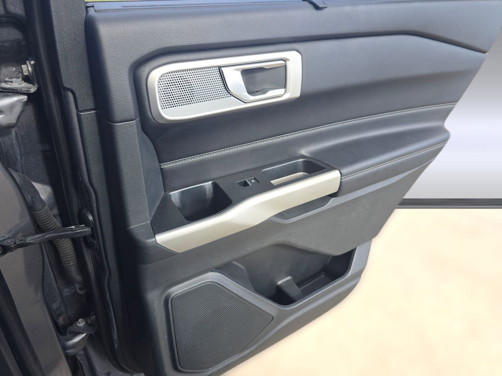 Used 2021 Ford Explorer Limited w/ Equipment Group 301A image 28