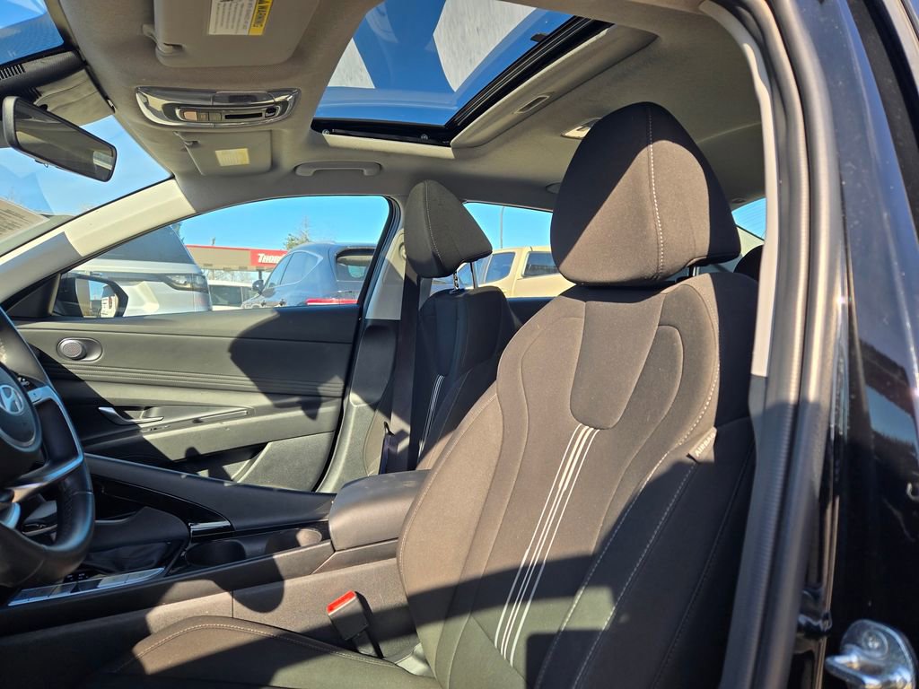 Certified 2024 Hyundai Elantra SEL w/ Convenience Package FWD image 31