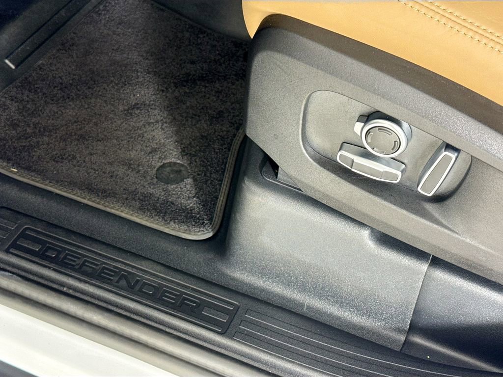 Used 2025 Land Rover Defender 130 S image 19