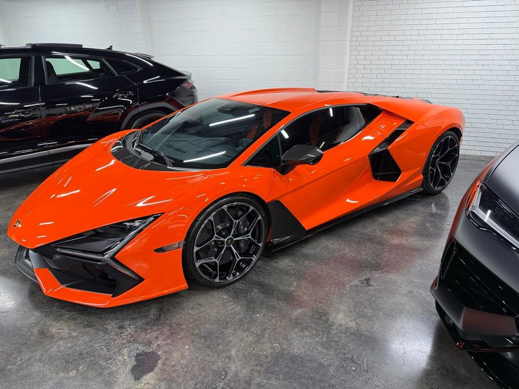 Used 2025 Lamborghini Revuelto image 2