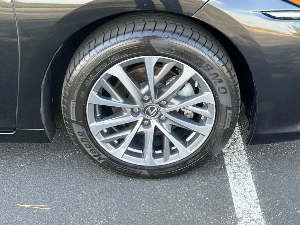 Used 2023 Lexus ES 350 w/ Accessory Package (Z1) FWD image 33