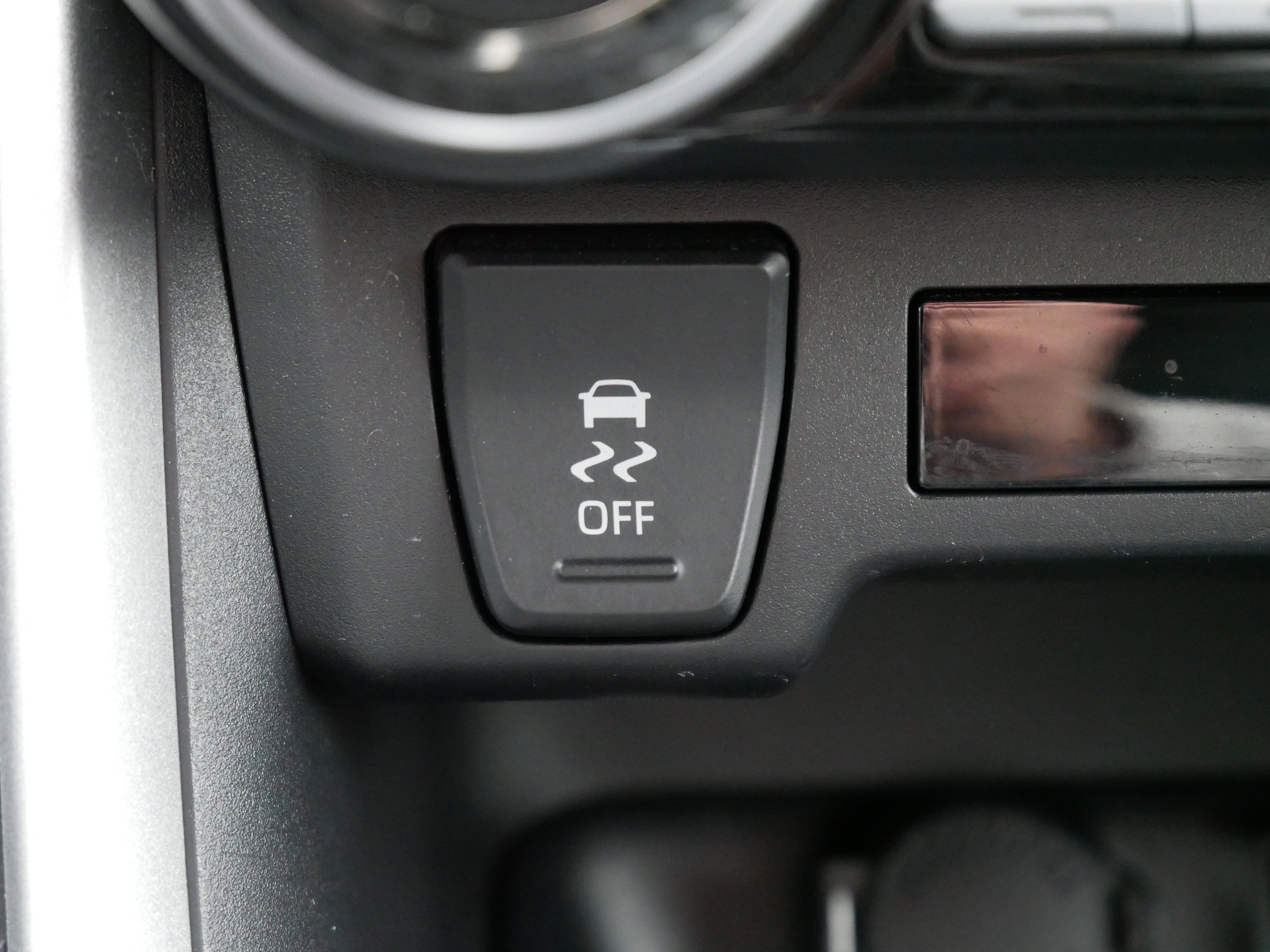 Certified 2025 Toyota RAV4 XLE image 31