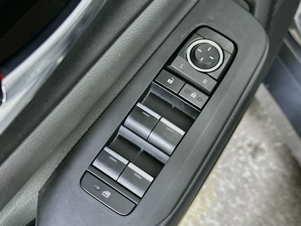 Used 2023 Toyota Prius XLE FWD image 22