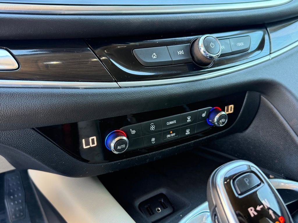 Used 2019 Buick Enclave Essence image 21
