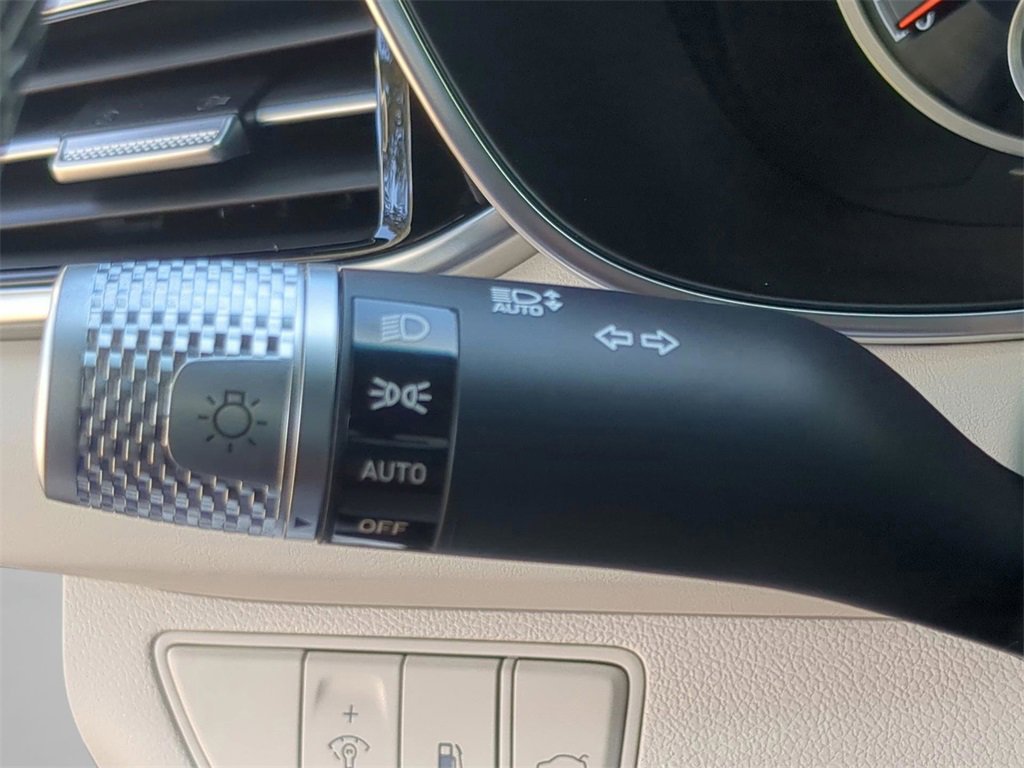 Used 2025 Genesis G70 2.5T image 30