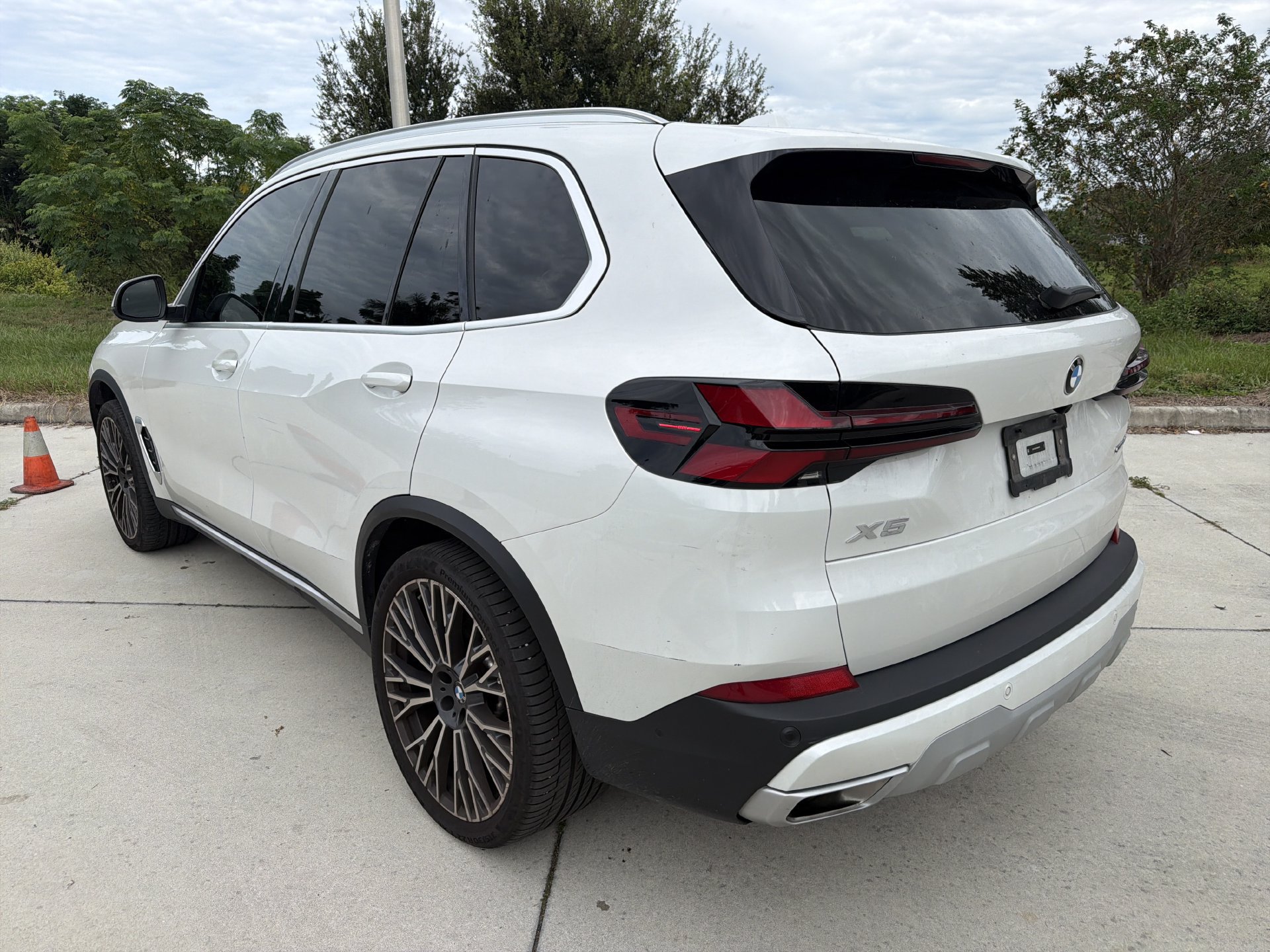 Used 2025 BMW X5 sDrive40i w/ Executive Package RWD image 7