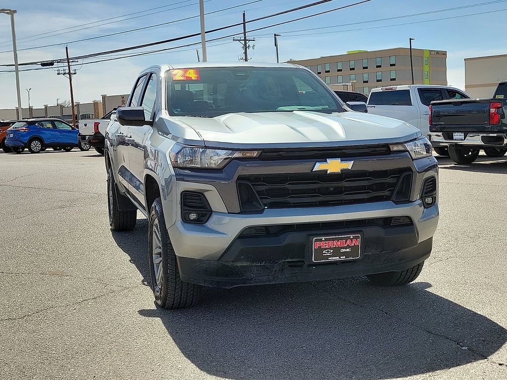 Used 2024 Chevrolet Colorado LT w/ LT Convenience Package II image 2