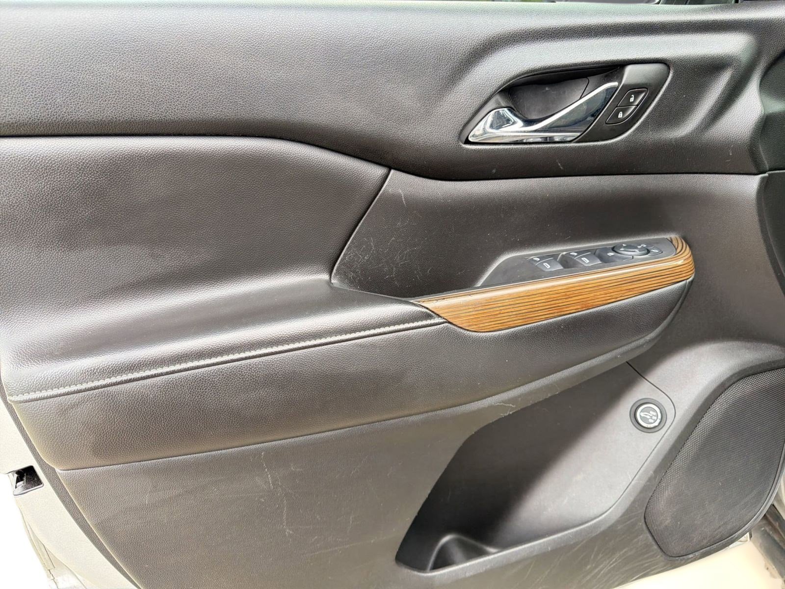 Used 2017 GMC Acadia SLE image 13