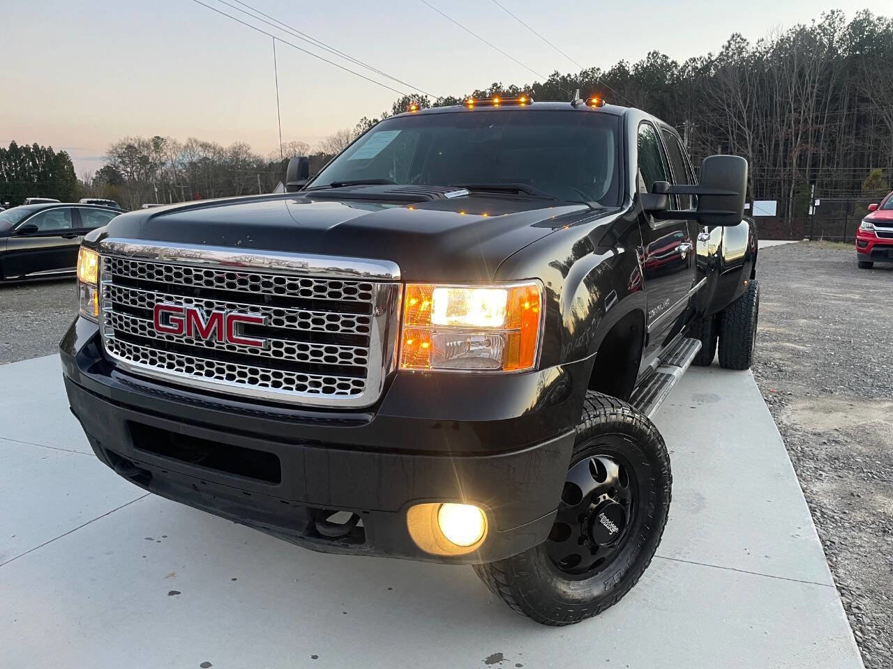 Used 2013 GMC Sierra 3500 Denali image 3