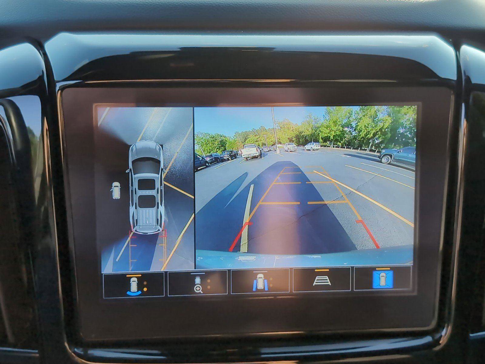 Used 2023 Chevrolet Traverse RS FWD image 19