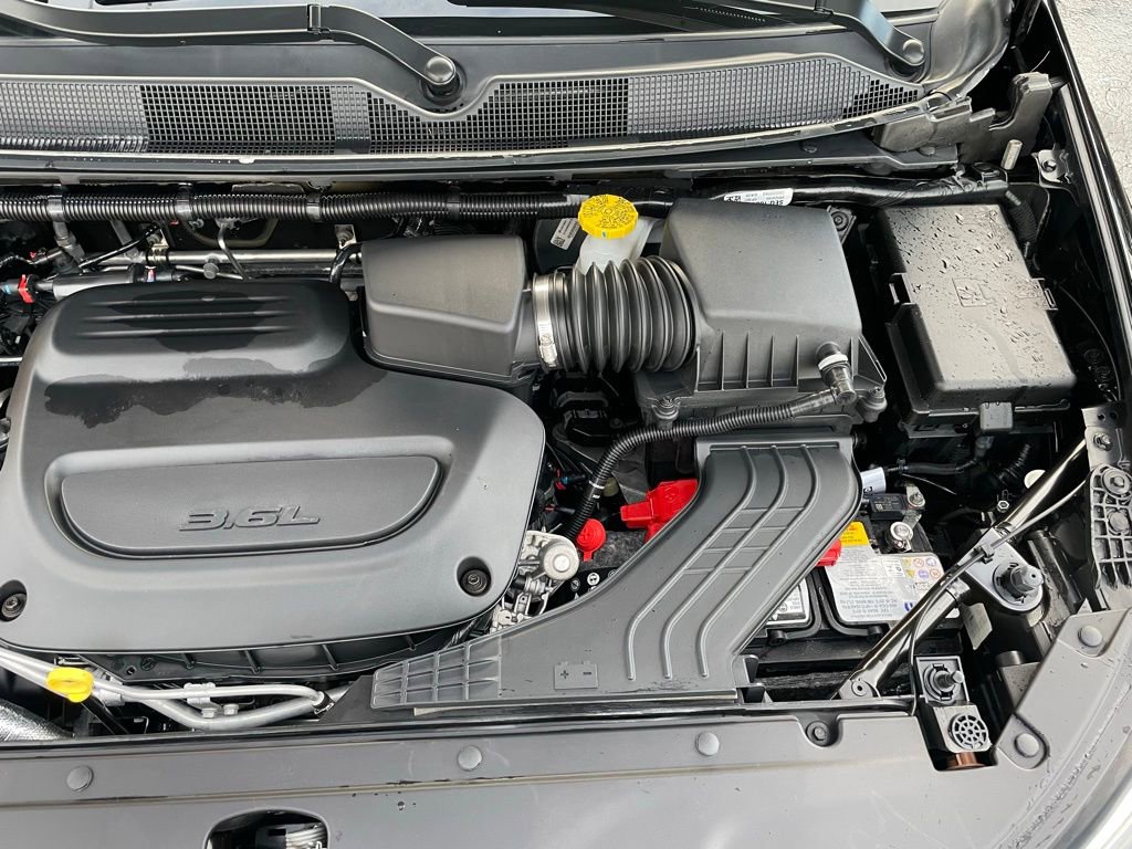 Used 2025 Chrysler Pacifica Limited image 44