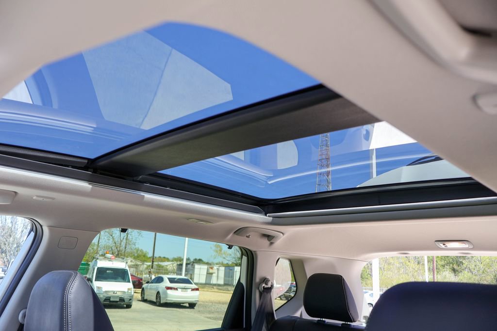 Used 2023 Nissan Rogue Platinum image 11