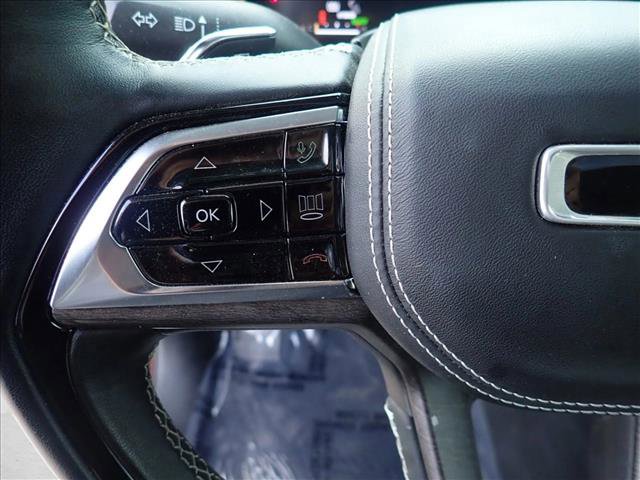 Used 2022 Jeep Grand Cherokee Overland w/ Advanced Protech Group III AWD/4WD image 16