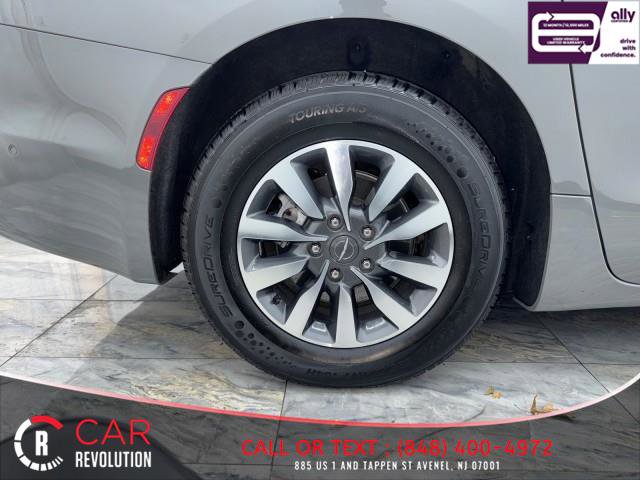 Used 2021 Chrysler Pacifica Touring-L image 48